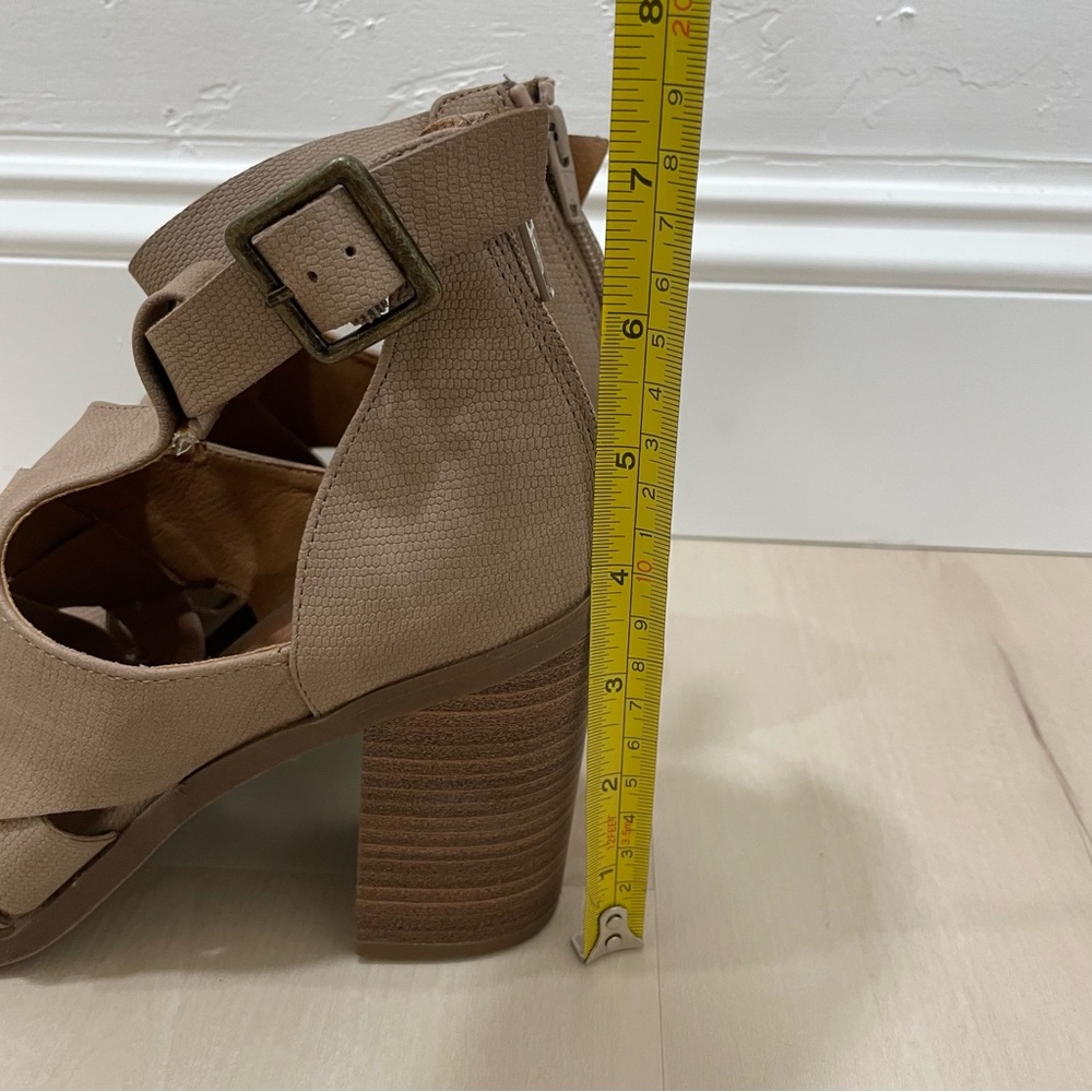 Universal Thread Women's 8.5 Taupe/Auburn Heel Sandal Open Toe Zip Buckle Tan - Picture 11 of 14